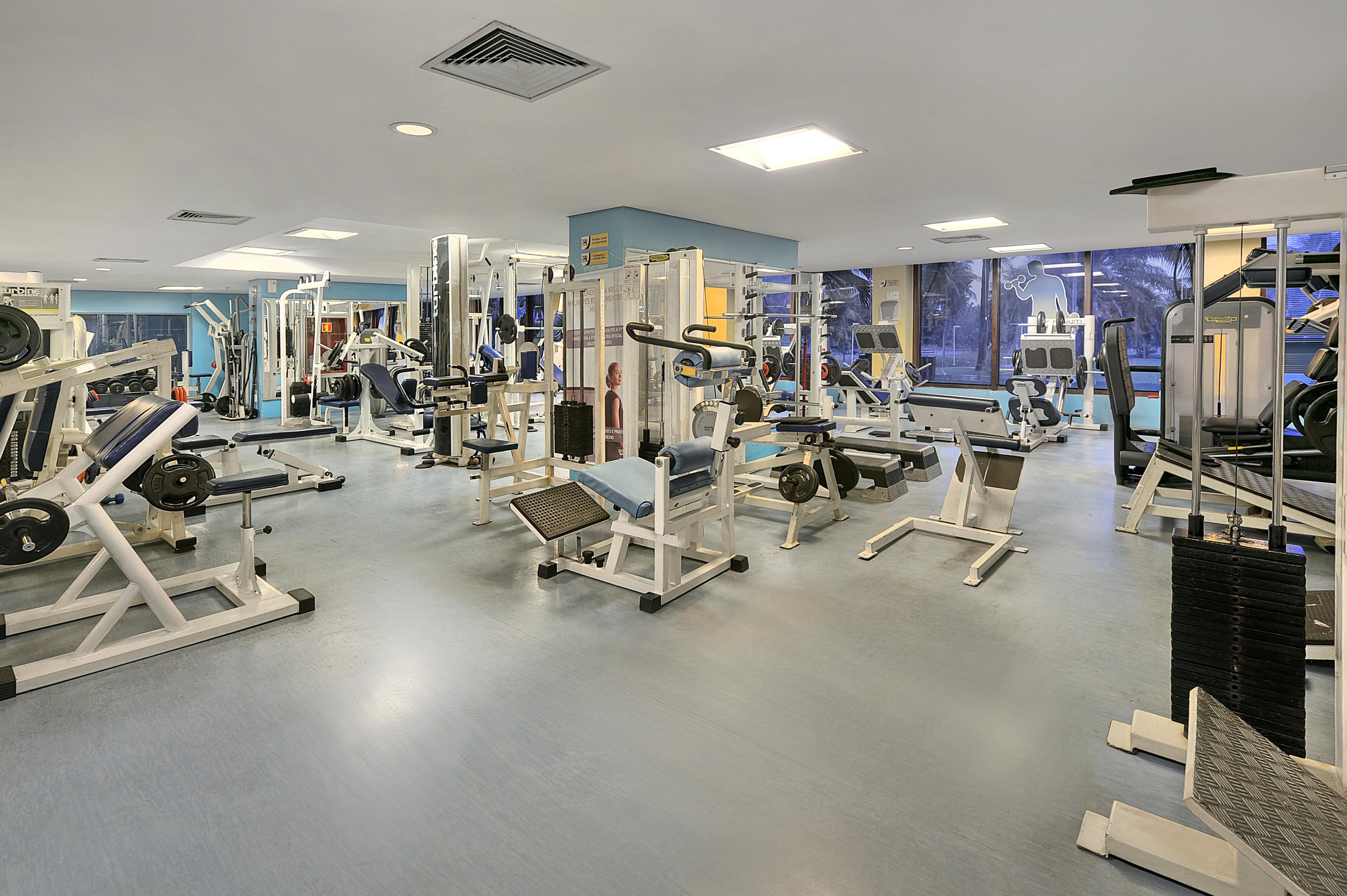 Hotel Deville Prime Салвадор Екстериор снимка The gym at the hotel