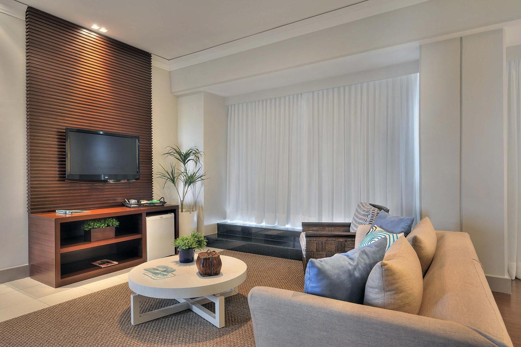 Hotel Deville Prime Салвадор Екстериор снимка A living room with a television