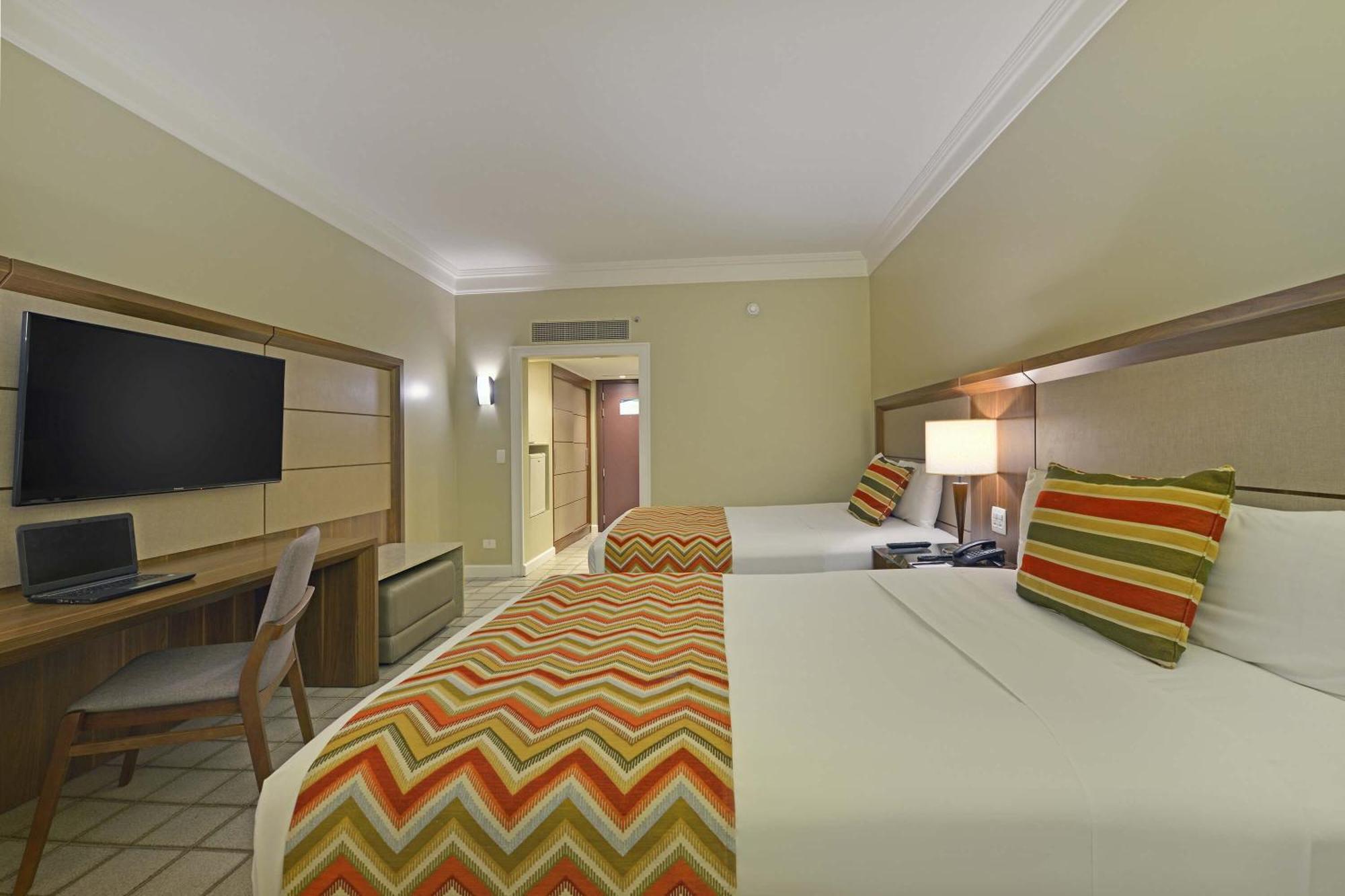 Hotel Deville Prime Салвадор Екстериор снимка A room at the Hilton Garden Inn