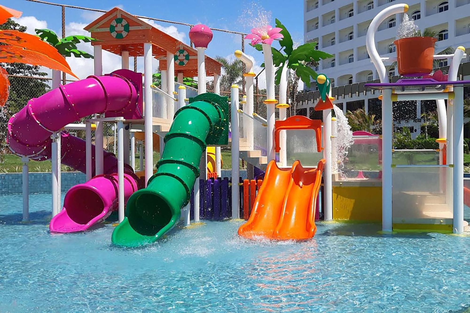 Hotel Deville Prime Салвадор Екстериор снимка Water park