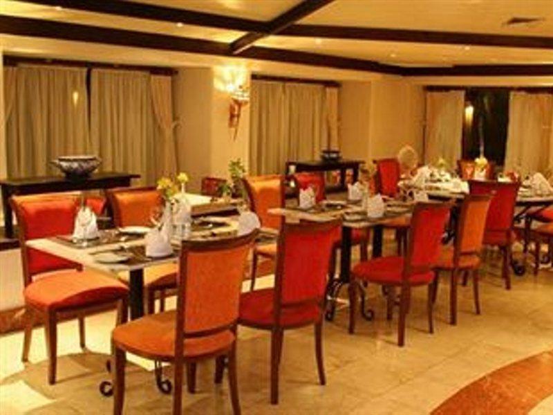 Hotel Deville Prime Салвадор Екстериор снимка The interior of the restaurant
