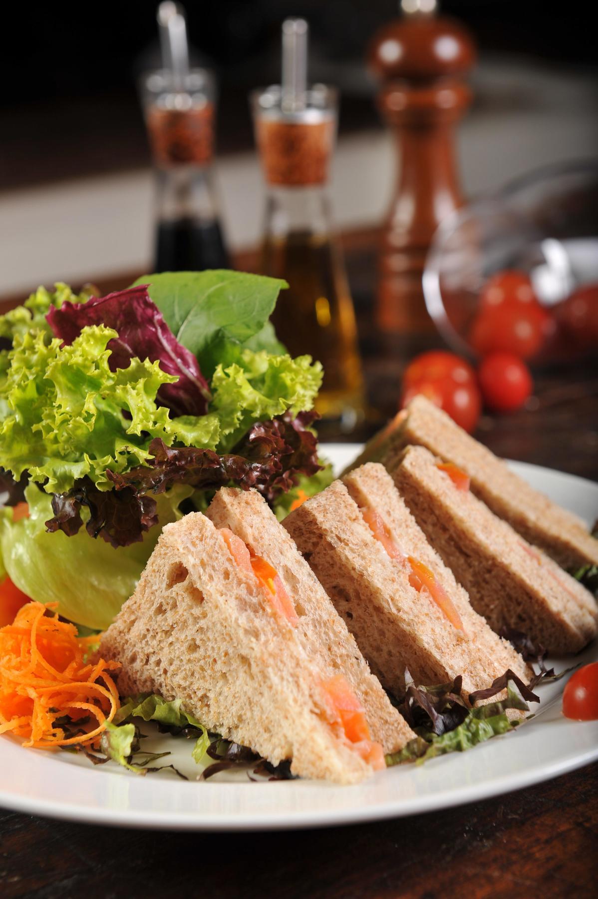 Hotel Deville Prime Салвадор Екстериор снимка A salad and a sandwich